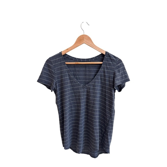 Lululemon Gray Stripe V Neck Short Sleeve Womens Size S T Shirt Activewear - Picture 1 of 9